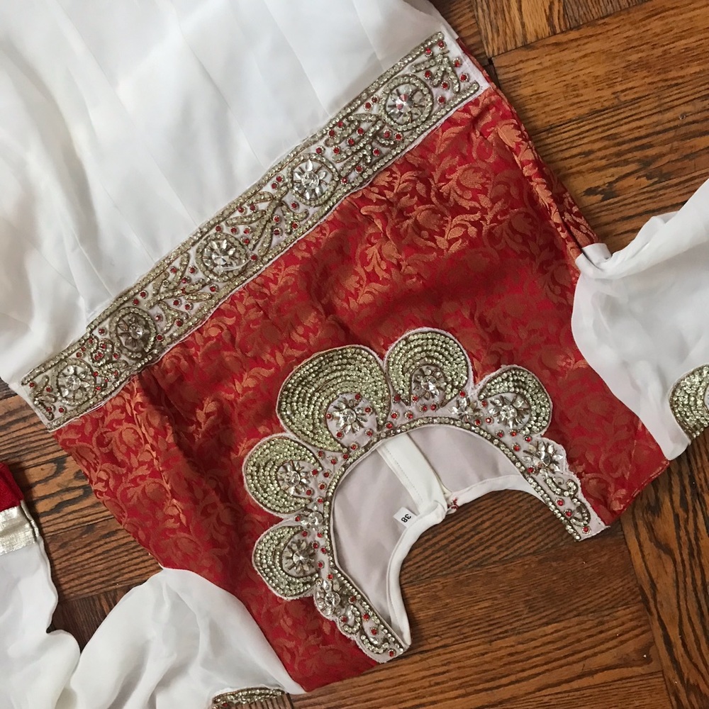 White and red salwar kameez - Picture 7 of 9
